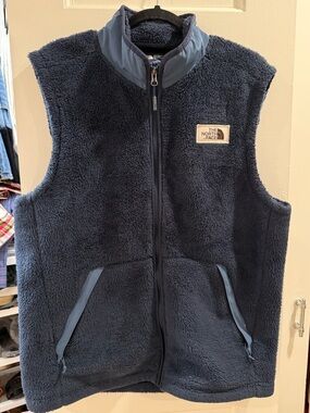 North Face men’s vest